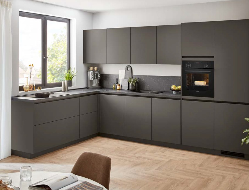 Winkelküche nobilia® Look Line One, Fronten in Coffee strukturiert, Prospekt 07/26